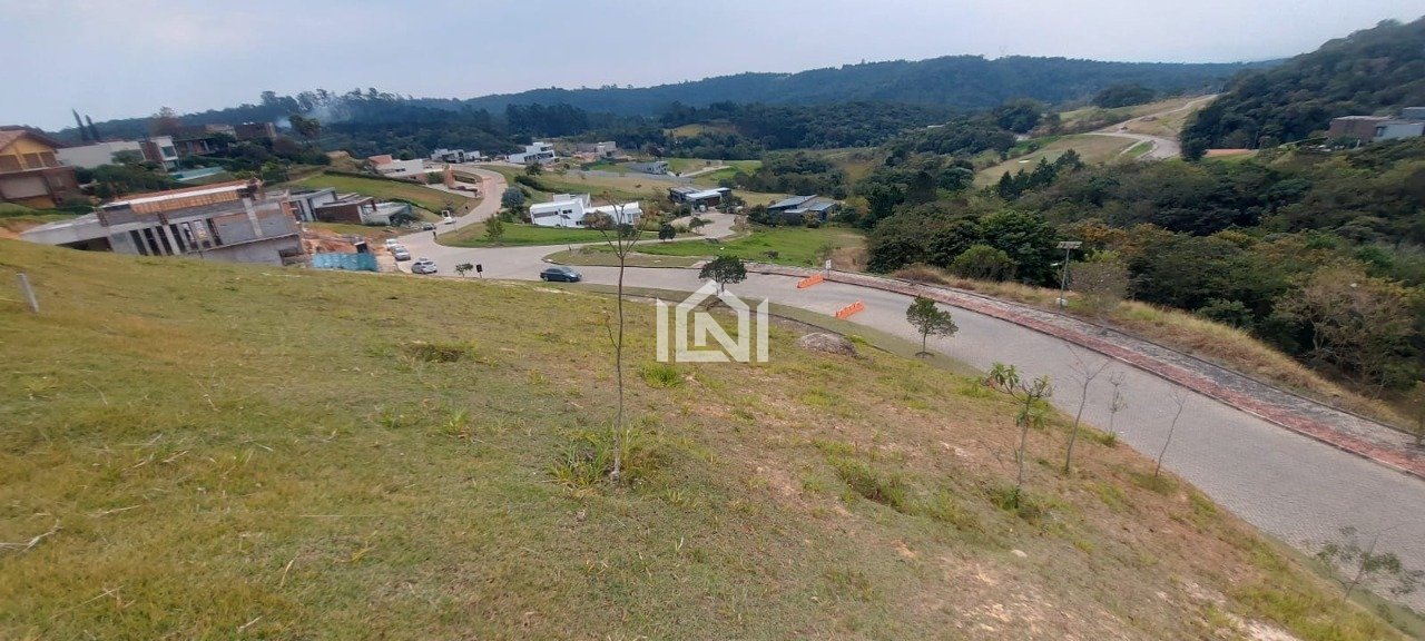terreno em aclive a venda no condominio vila da mata em sao roque
