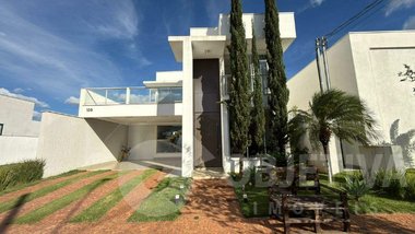 house em Avenida Victor Alves Pereira, Novo Mundo - Uberlândia - MG
