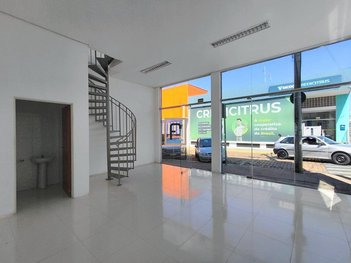 office em Rua Quinze de Novembro, Centro - Mococa - SP