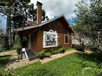 house em Avenida Escócia, Jardim Califórnia - Campos do Jordão - SP