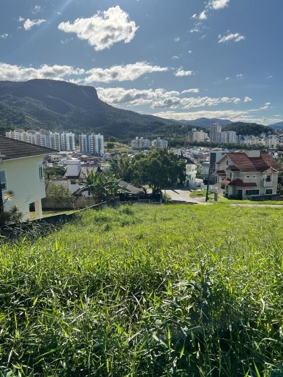 Terreno à venda no bairro Pedra Branca, Palhoça por 4k Imóveis.
