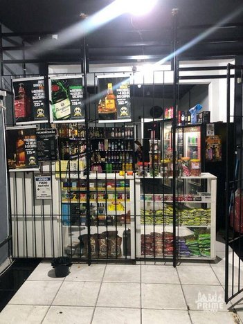 business em Avenida Doutor Roberto de Almeida Vinhas, Real - Praia Grande - SP