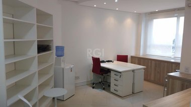 office em Assis Brasil, Passo da Areia - Porto Alegre - RS