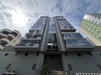 apartment em Rua 220, Meia Praia - Itapema - SC