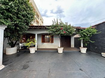 house em Avenida Souza Naves, Centro - Ibiporã - PR