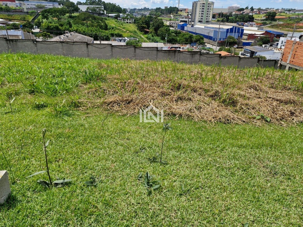 Terreno à venda no Condomínio Reserva Paineiras - laterais