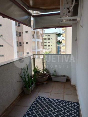 apartment em Avenida Alexandre Ribeiro Guimarães, Saraiva - Uberlândia - MG