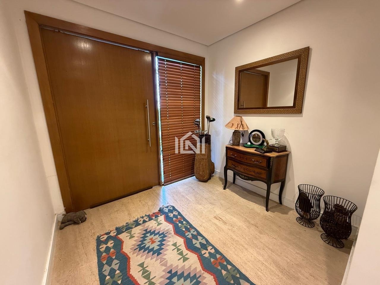 casa a venda no condominio sao fernando golf club - hall de entrada