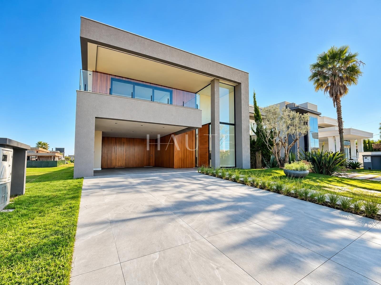 Casa com 5 suítes, 4 vagas de garagem, 550m² no Condomínio
