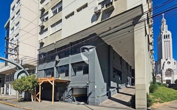 business em Rua Sinimbu, São Pelegrino - Caxias do Sul - RS