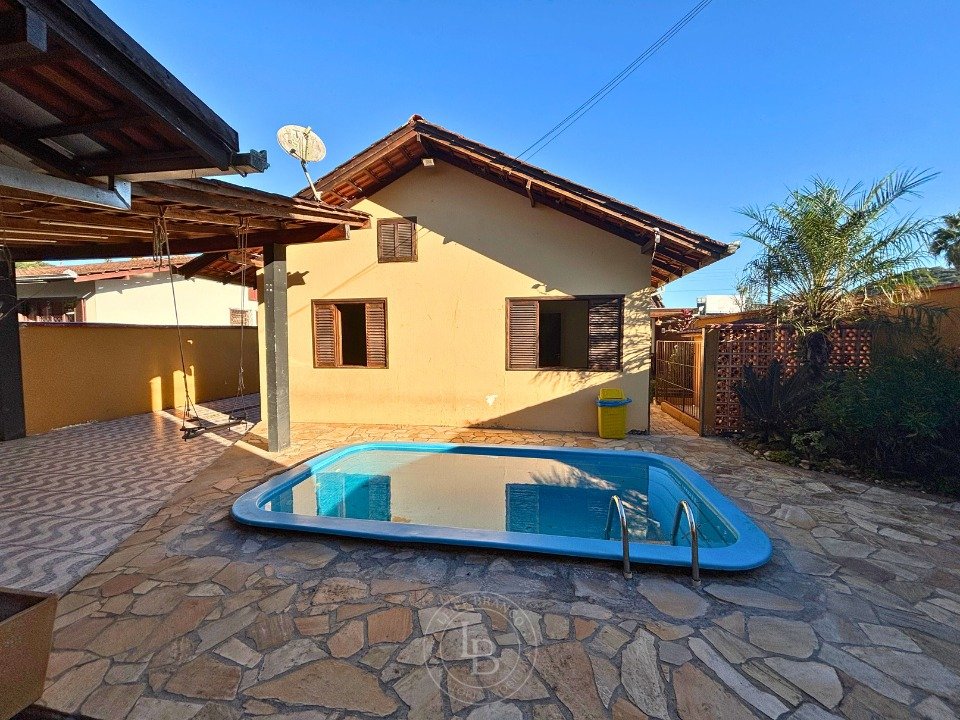 02- Casa _ Venda _ Gloria _ Joinville _ Santa Catarina _ Piscina