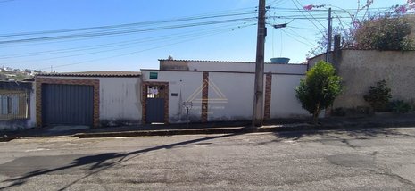 house em Rua Joaquim Procópio Bueno, Conjunto Habitacional Centenário - Varginha - MG