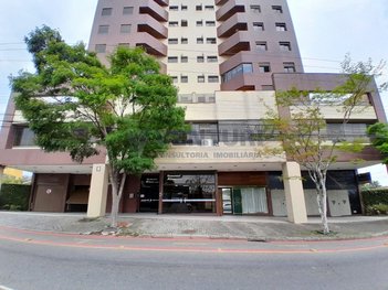 office em Avenida Senador Souza Naves, Três Marias - São José dos Pinhais - PR