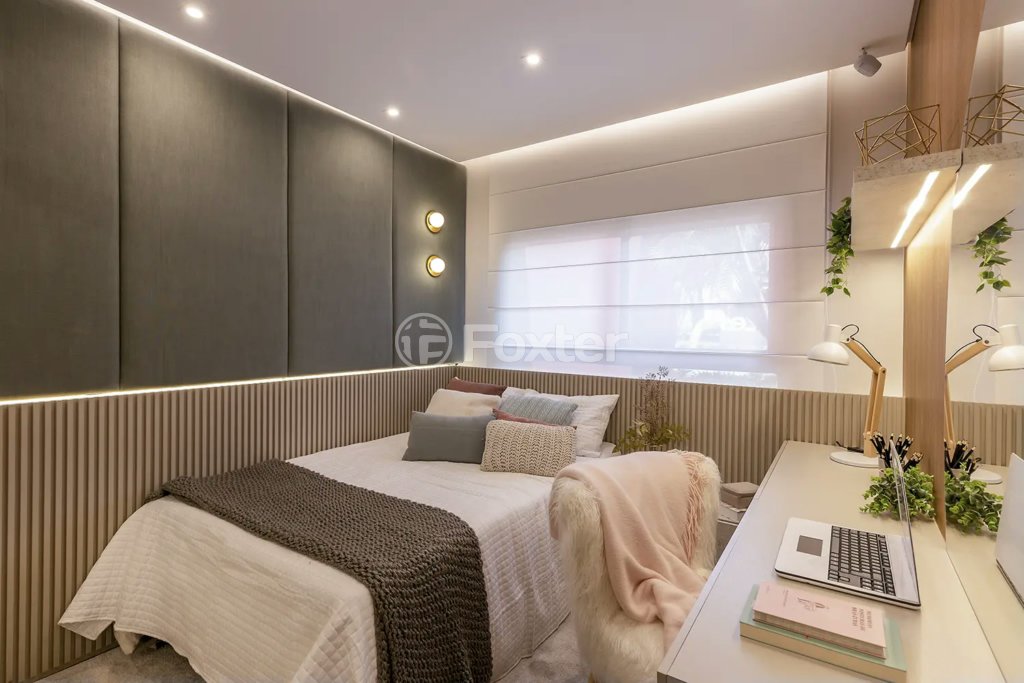 quarto-moderno-com-cama-de-casal-e-janela-com-cortinas