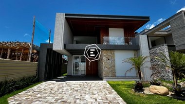 house em Rua Pedro Hygino da Silveira, Centro - Xangri-Lá - RS