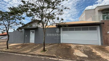 house em Rua Silvio de Campos Gurgel, Jardim Cambuí - Botucatu - SP