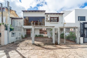 house em Rua Luzitana, Higienópolis - Porto Alegre - RS