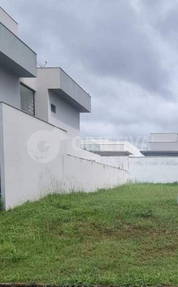 land_lot em Avenida Vereador Carlito Cordeiro, Jardim Botânico - Uberlândia - MG