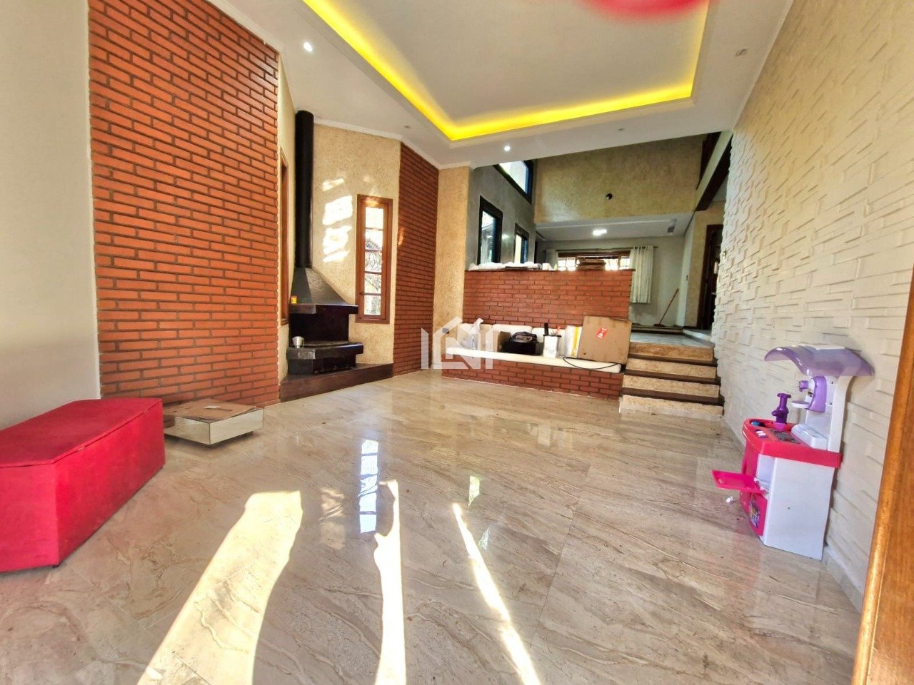 Casa à venda no condomínio Vila Verde - Sala de lareira