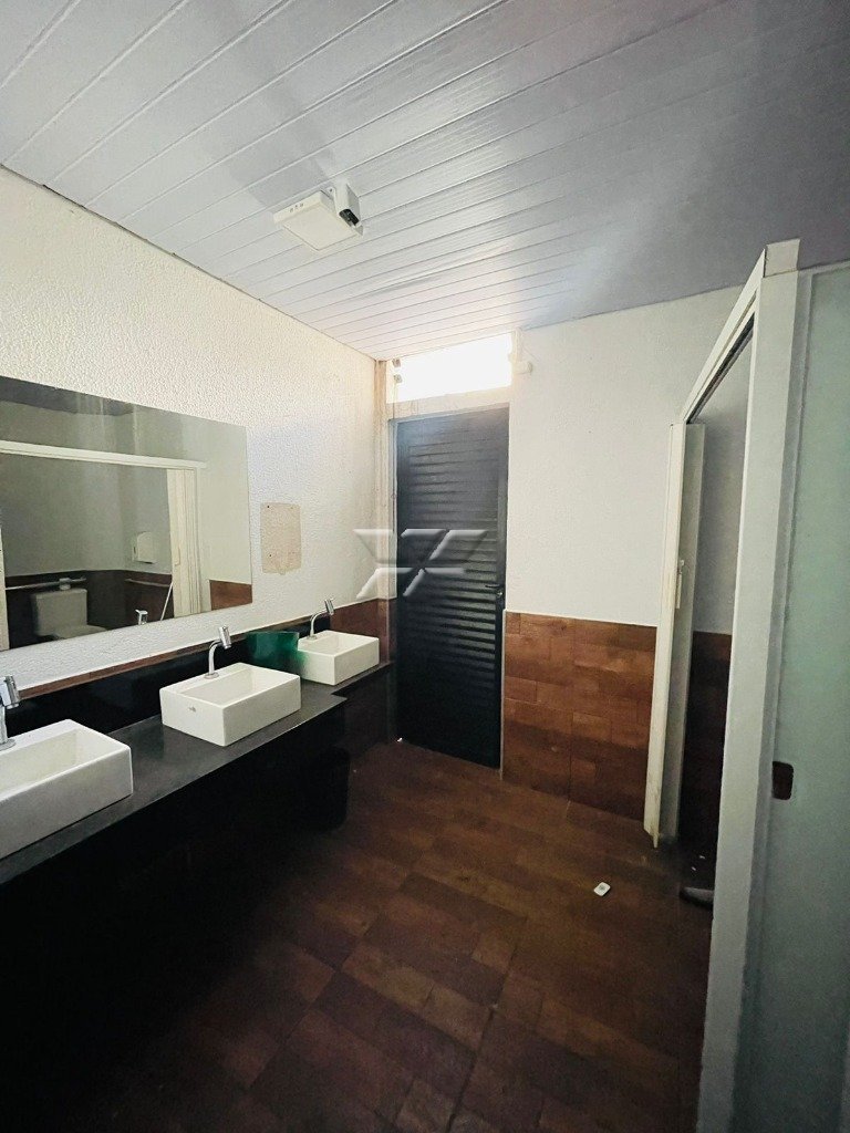 Banheiros (Vista II)