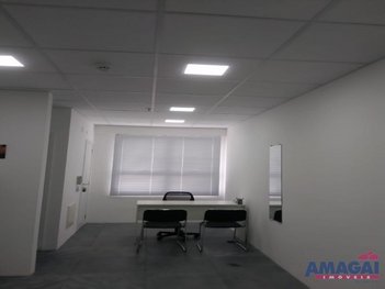 office em Rua Tiradentes, Centro - Jacareí - SP