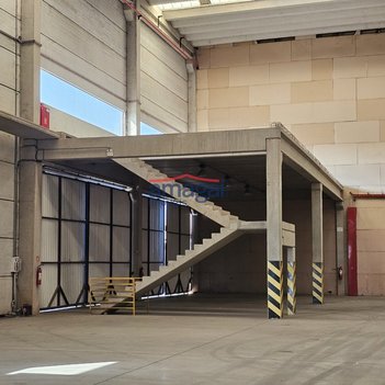 industrial em Avenida Getúlio Vargas, Jardim Califórnia - Jacareí - SP