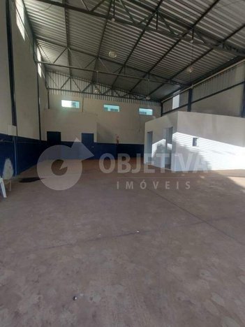 industrial em Rua Antônio Zeferino de Paula, Segismundo Pereira - Uberlândia - MG