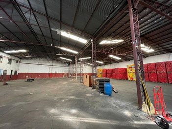 industrial em Avenida Theodoro Victorelli, Jardim Morumbi - Londrina - PR