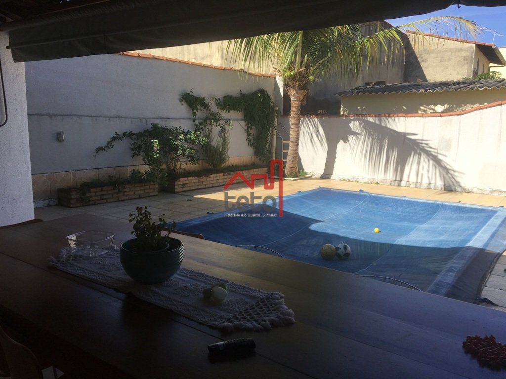 Casa com 3 quartos — Santa Mônica, Belo Horizonte