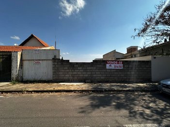 land_lot em Avenida José Adélio de Rezende, Campos Elíseos - Varginha - MG