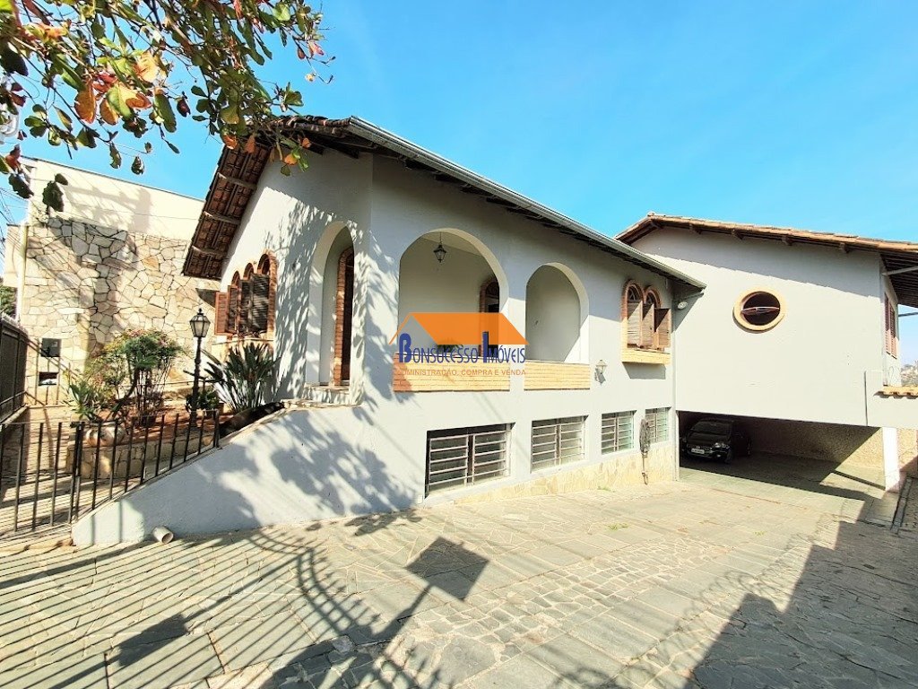 Casa com 4 quartos — Bom Jesus, Belo Horizonte
