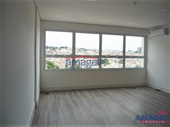 office em Rua Doutor Pompílio Mercadante, Centro - Jacareí - SP