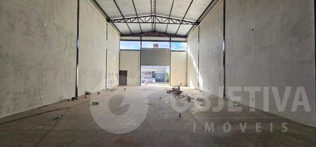 industrial em Avenida Fernando Vilela, Daniel Fonseca - Uberlândia - MG