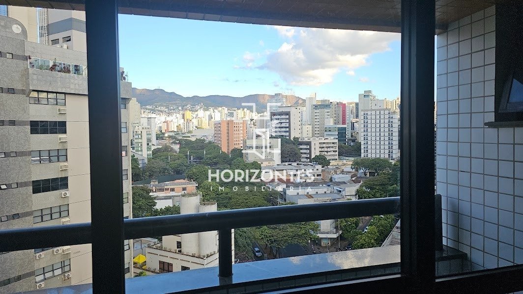VARANDA COM VISTA PARA AV CRISTOVAO COLOMBO