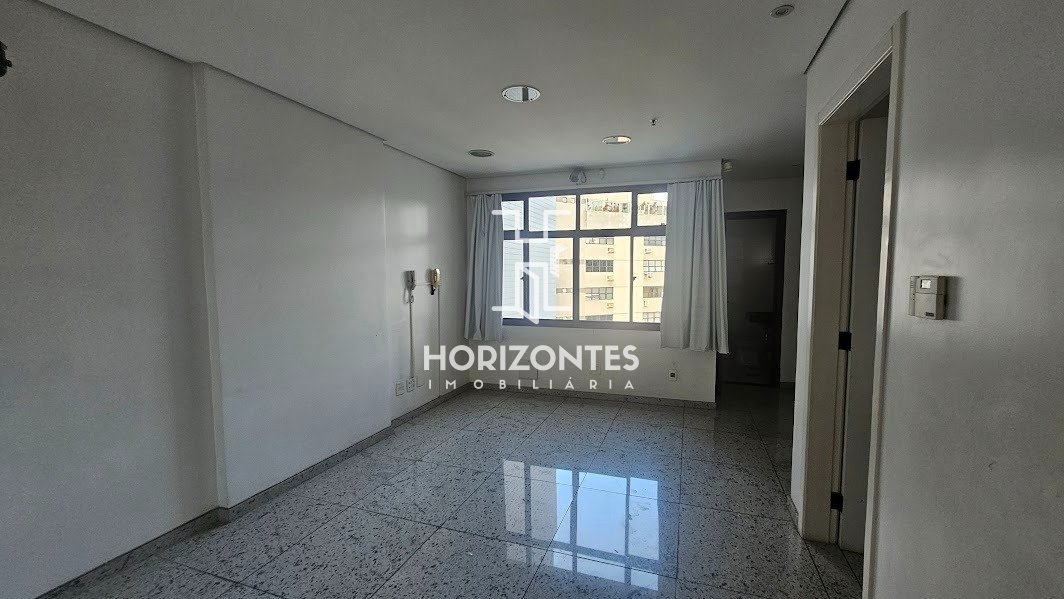 SALA COM PISO EM GRANITO