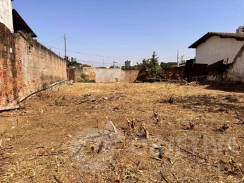 land_lot em Rua Delmira Cândida Rodrigues da Cunha, Santa Mônica - Uberlândia - MG