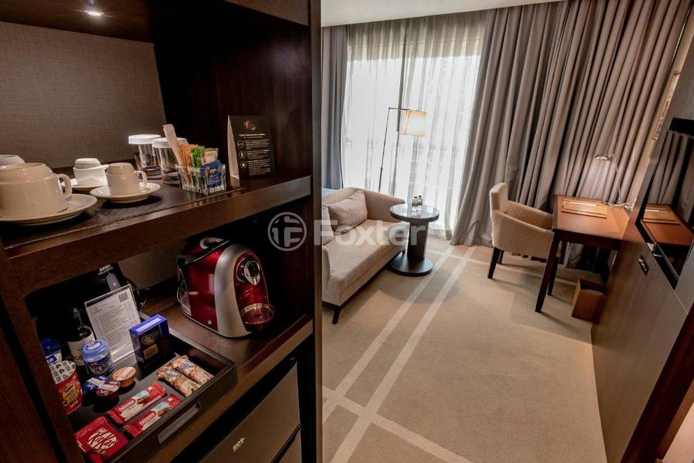 4hotel.jpg