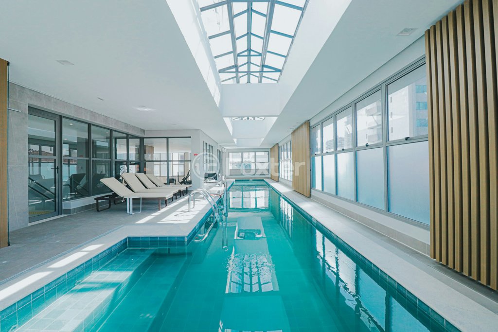 piscina-interna-com-acesso-para-cadeirantes