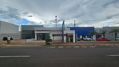 commercial_building em Avenida Madre Leônia Milito, Bela Suiça - Londrina - PR