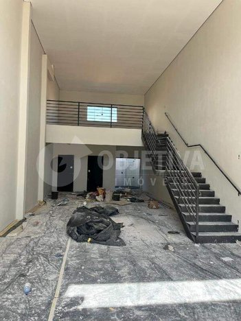 business em Avenida Ana Godoy de Sousa, Santa Mônica - Uberlândia - MG