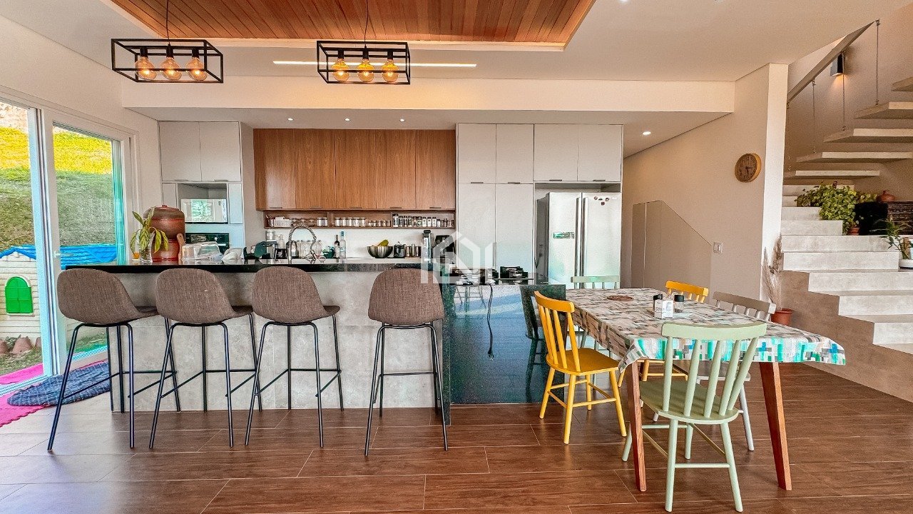 casa a venda no condominio parque das artes - cozinha planejada ampla