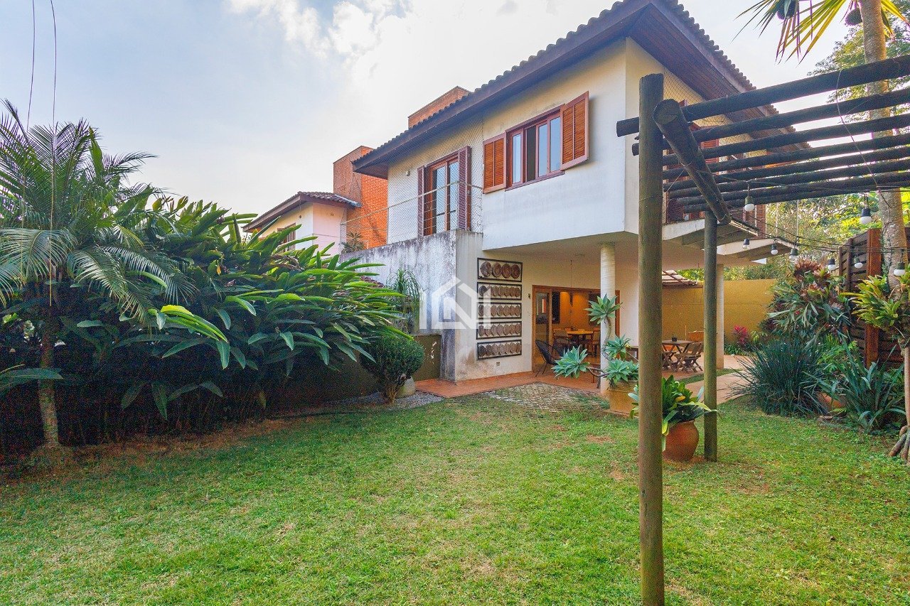 Casa a venda no condominio Chacara Canta Galo fachada do fundo