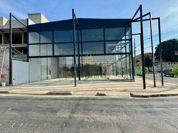 business em Cerro Azul, Esquina Com Rua Apuiares, Parque Xangri-Lá - Contagem - MG