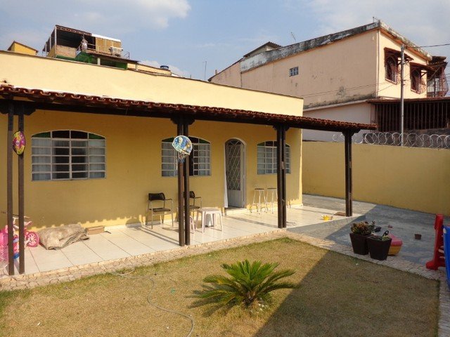 Casa com 3 quartos — Floramar, Belo Horizonte