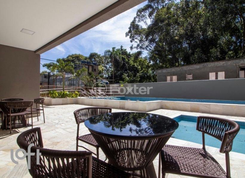 area-de-lazer-com-piscina-e-moveis-de-vime