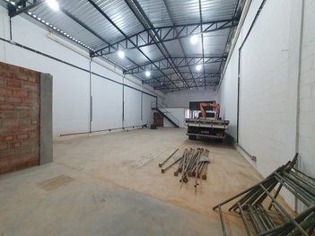 industrial em Aparecida Mitiodieri Santos, Vila Santa Elizabeth - Botucatu - SP