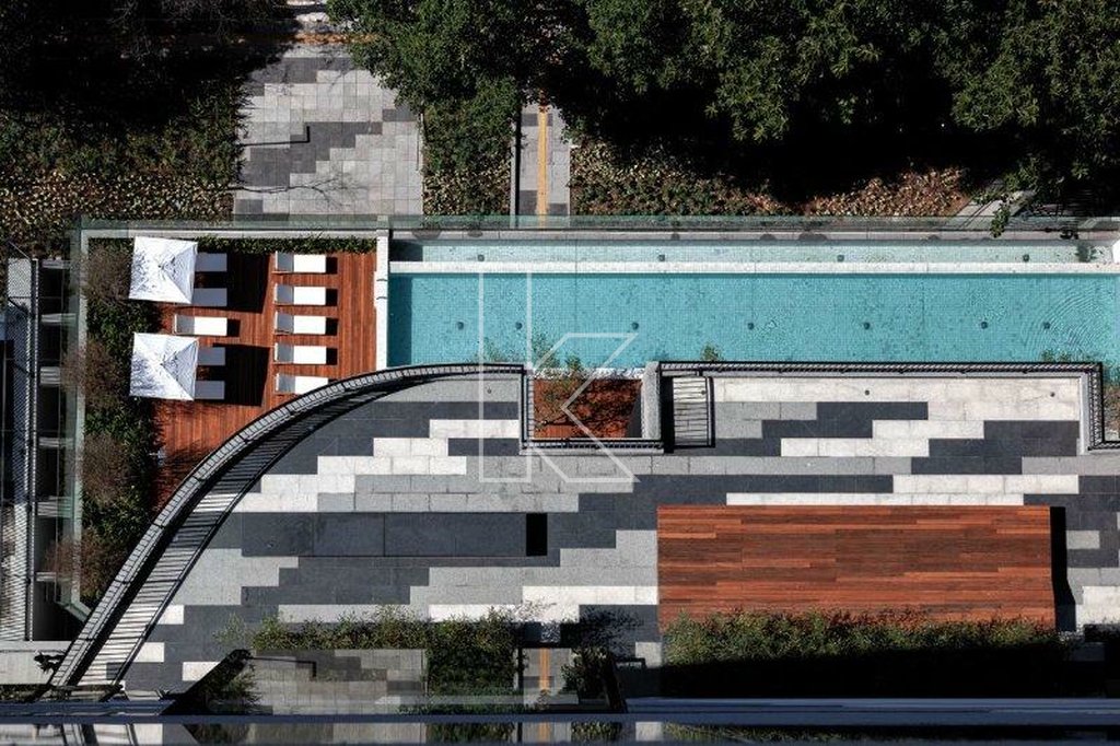 01_voo_de_passaro_-_piscina.jpeg