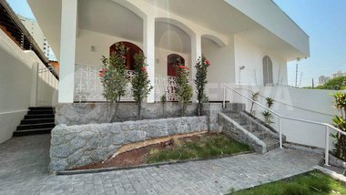 house em Avenida Getúlio Vargas, Osvaldo Rezende - Uberlândia - MG