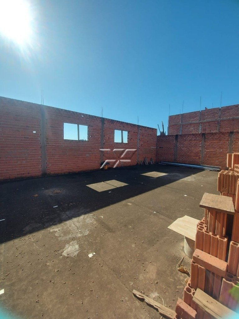 Construção iniciada