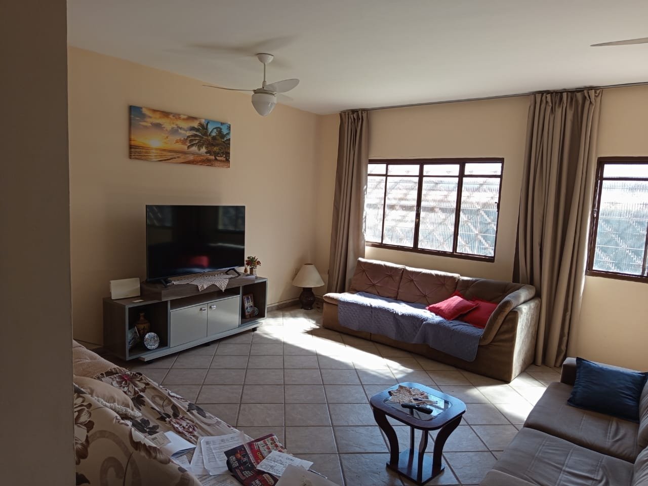 SOBRADO COM EXCELENTE LOCALIZA��O NO INDAI� CARAGUATATUBA